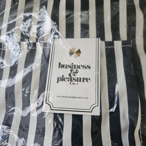 Business & Pleasure Striped Apron Lauren FabFitFun NWT One Size Adjustable Chic - Picture 3 of 8
